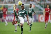 برشلونة يقترب من حسم صفقة ضم الكولومبي مينا