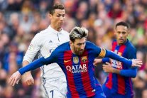 رونالدو يحفز ميسي على التألق في 2017 للاستمتاع بـ