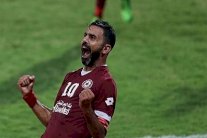 إبعاد قائد النجمة عباس عطوي يطغى على الدوري اللبناني