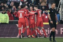 كافاني يقود سان جرمان إلى تضييق الخناق على نيس وموناكو