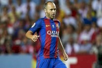 برشلونة يعتزم مكافأة إنييستا وتمديد عقدي راكيتيتش وشتيغن