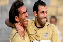 تلاعب وغسيل أموال في صفقتي ماسكيرانو وتيفيز مع كورينثيانز