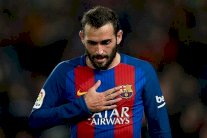 أرقام أليكس فيدال تُحرج مدرب برشلونة