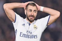 بنزيمة يفجر أزمة في ريال مدريد