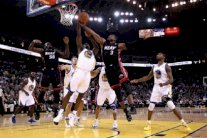 ميامي يفرمل ووريرز وسقوط كليفلاند رغم 49 نقطة لايرفينغ