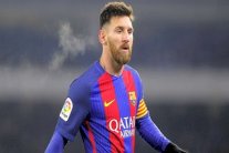 ميسي يطلب من برشلونة السرية في مفاوضات تجديد العقد