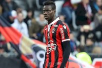 مدرب إيطاليا يمهد لاحتمال عودة بالوتيلي