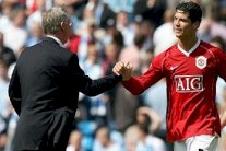 فيرغسون يكشف رواية جديدة حول انتقال رونالدو لمانشستر يونايتد