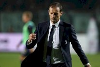 أليغري يخشى انتهاء المباريات بعد منتصف الليل