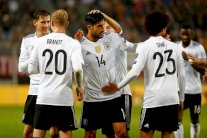 ألمانيا بالعلامة الكاملة وإيرلندا الشمالية في الملحق