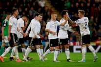 ألمانيا وإنكلترا تلحقان بركب المتأهلين وبولندا تقترب