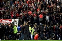 عدة إصابات بين متفرجي مباراة بالدوري الفرنسي بعد سقوط السياج الفاصل عن الملعب
