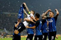 إنتر يحسم دربي ميلانو وينفرد بالوصافة وروني ينقذ إيفرتون