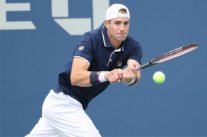 ايسنر يفلت من الخروج المبكر امام لايوفيتش في دورة شنغهاي