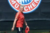 هاينكس يوضح سبب رفضه تدريب برشلونة في 1996