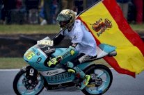 الإسباني مير يحرز لقب موتو 3 وماركيز يقترب من لقب موتو جي بي