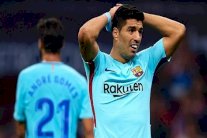 سواريز يغيب عن مباراتين وديتين للأوروغواي للاعتناء بركبته