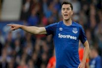 ساوثغيت يضيف مدافع ايفرتون كين إلى تشكيلة وديتي ألمانيا والبرازيل