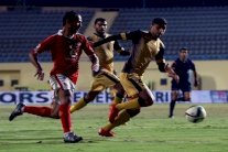 الأهلي يواجه الانتاج بحثا عن فوز يخرجه من أحزانه الأفريقية