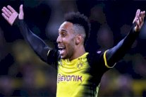 بيير أميريك أوباميانغ لاعب منتخب الغابون وفريق بوروسيا دورتموند الألماني
