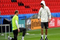 إصابة نوير لا تزعج لوف في نومه