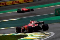 فيتل يجدد الموعد مع الفوز وسباق رائع لهاميلتون