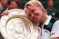 وفاة بطلة ويمبلدون السابقة التشيكية نوفوتنا بعمر 49 عاما