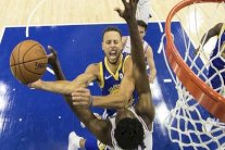 غولدن يعاقب فيلادلفيا وبوسطن يقترب من رقمه