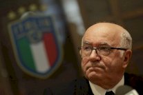 اتهام رئيس الاتحاد الإيطالي المستقيل بالتحرش الجنسي