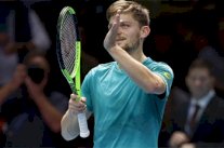 غوفان يفاجىء فيدرر ويبلغ نهائي بطولة الماسترز