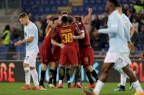 نابولي يتمسك بالصدارة وروما يحسم دربي العاصمة