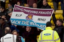 الشرطة تحذر مشجعي وست هام من الاتصال بالطوارئ بعد كل خسارة