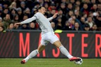 إبراهيموفيتش أول لاعب يدافع عن سبعة أندية قاريا