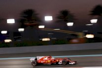 فيتل وهاميلتون الأسرع في التجارب الحرة لجائزة أبو ظبي الكبرى