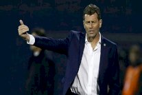 اليونان تمدد عقد المدرب سكيبه عامين برغم الفشل في بلوغ المونديال