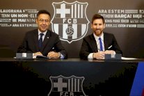 رسمياً : ميسي يمدد عقده مع برشلونة حتى 2021