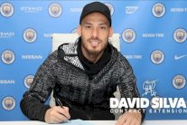 الإسباني دافيد سيلفا يمدد عقده مع مانشستر سيتي حتى 2021