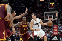 كليفلاند يواصل انتصاراته رغم طرد ليبرون جيمس