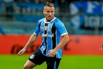 جوهرة غريميو البرازيلي يحدد شرطه للانتقال إلى برشلونة