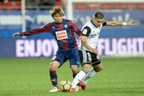 إيبار يلحق الخسارة الثانية بفالنسيا وأتلتيكو مدريد ينتزع الوصافة