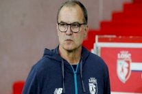 ليل يفسخ عقد مدربه الأرجنتيني بييلسا