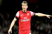 السويدي كالشتروم يعلن اعتزاله كرة القدم