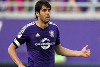 البرازيلي كاكا يعلن إعتزاله