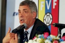 رئيس الاتحاد الإسباني يرفض الاستقالة ويتهم الحكومة بالتدخل