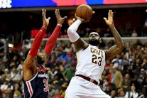 جيمس يقود كليفلاند للفوز ويوجه رسالة لترامب