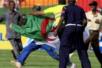 قتيل ومصابون في اشتباكات أثناء مباراة في الجزائر