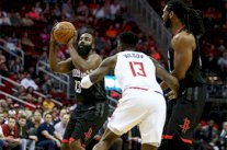 جيمس هاردن يدخل التاريخ بجانبيه السلبي والإيجابي