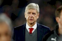 فينغر يعادل رقم فيرغوسون في عدد مباريات الدوري الإنكليزي