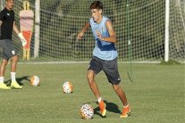 برشلونة يتعاقد مع مدافع أوروغوياني واعد