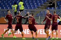 روما يعود ثانيا باكتساحه فيورنتينا برباعية